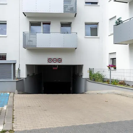 With Garden Wolkowyska By Renters Apartman *